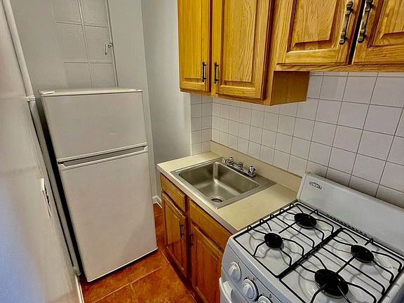 5th image of 235 W 19th St #4A