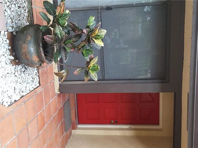 Costa Del Sol Condo J — Photo 2