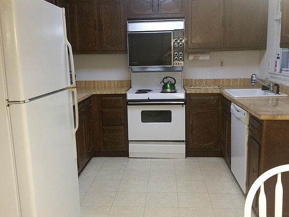 5th image of 89 Cambridge Circle #A
