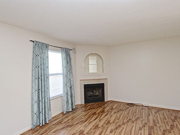 13x13 Living Room w/ Gas FP