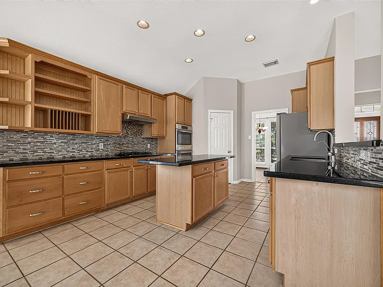 2726 Martinec Dr — Photo 12