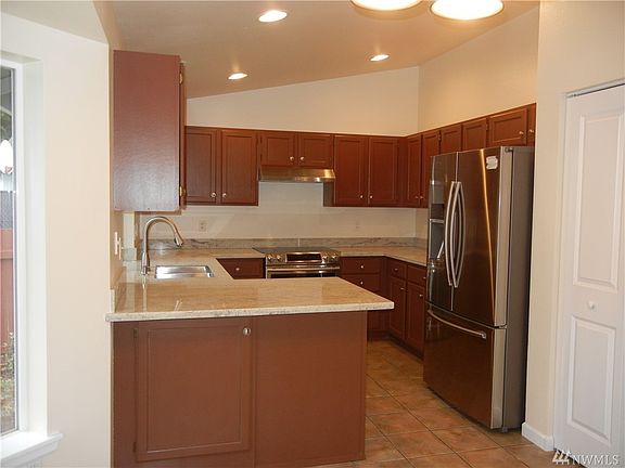 4th image of 16903 27th Ave E