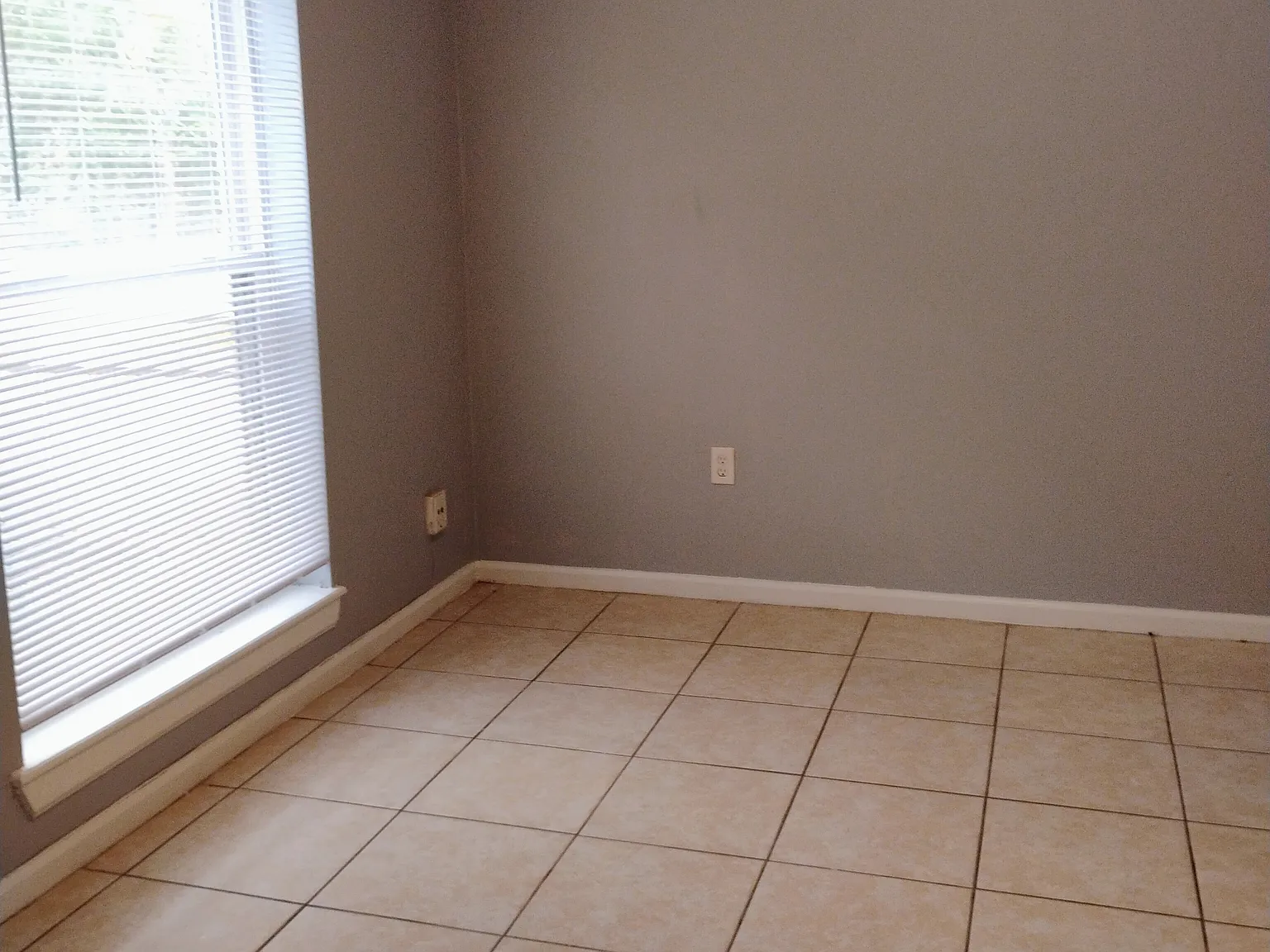 2 bed, 850 sqft, $950 — Photo 4