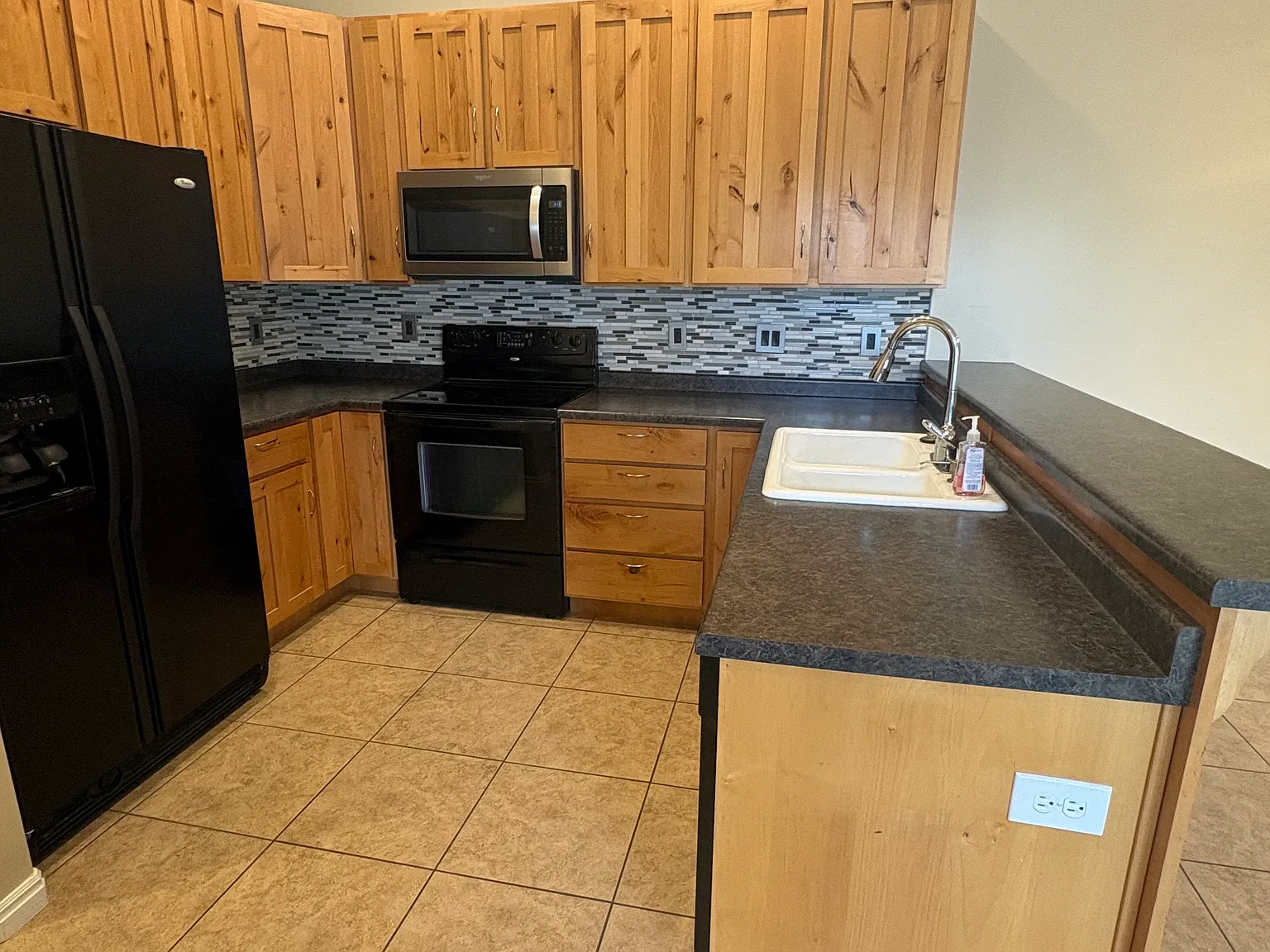 2 bed, 1076 sqft, $1,890 — Photo 2