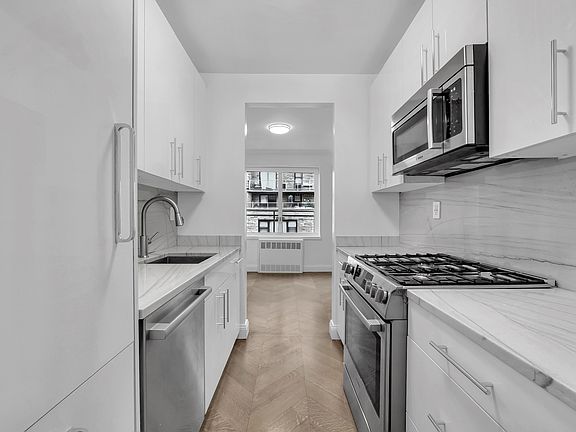 5th image of 165 E 66th St APT 15F
