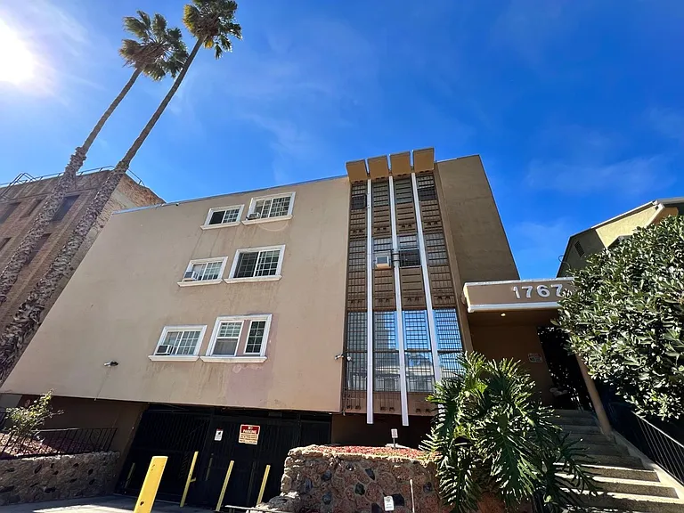 Hollywood & Highland Walkable Apartment Community — Photo 3