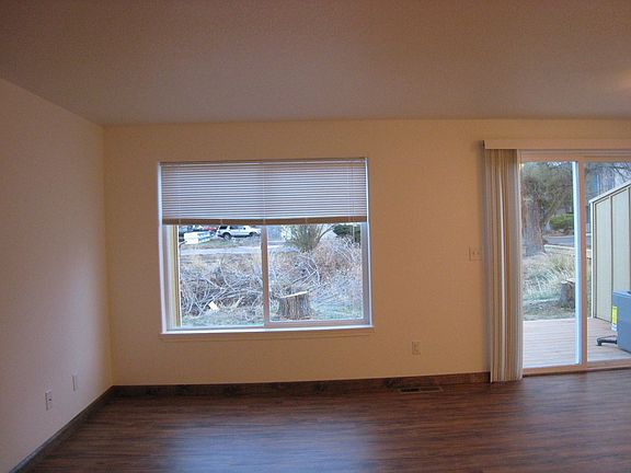 4th image of 286 SE 5th St