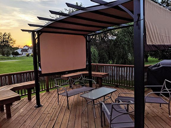 Deck with built-in benches. Furniture not included.