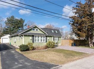 9 Middle St, Barrington, RI 02806