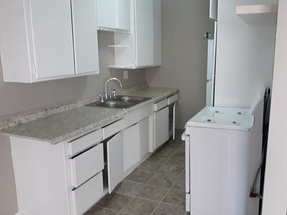 3rd image of 906 N Curson Ave APT 6