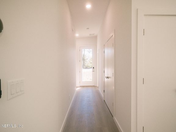 5th image of 576 WOODLAWN Road