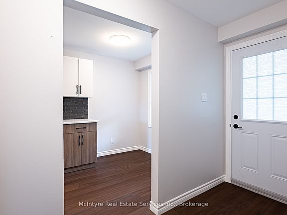 4th image of 537B Barwick Cres