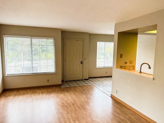 3rd image of 6575 Oxford Pl