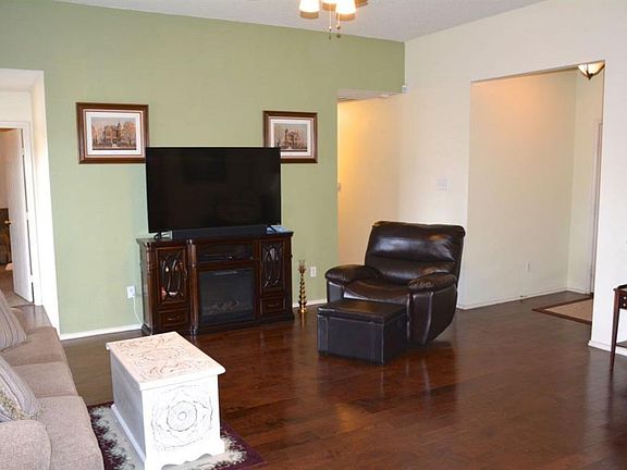 4th image of 954 Aaron Dr