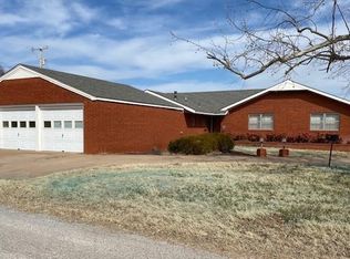 744 Washington Ave, Mountain View, OK 73062