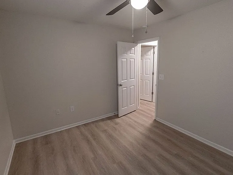 1323-1325 Godas Dr — Photo 23