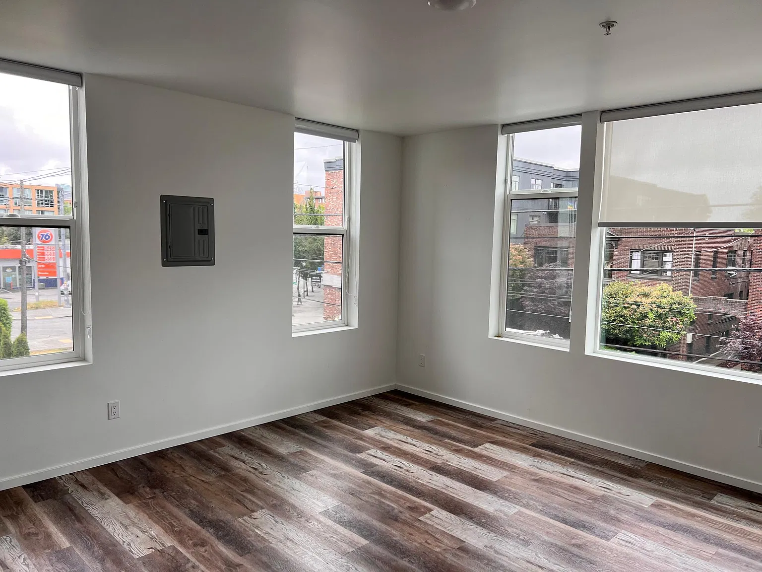 Studio, 300 sqft, $895 — Photo 3