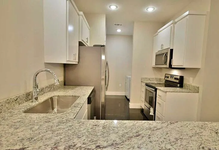 1716 College Ave — Photo 5