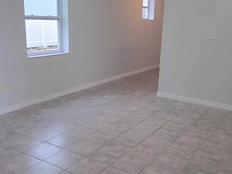 621 NW 5th Ave #4 — Photo 6