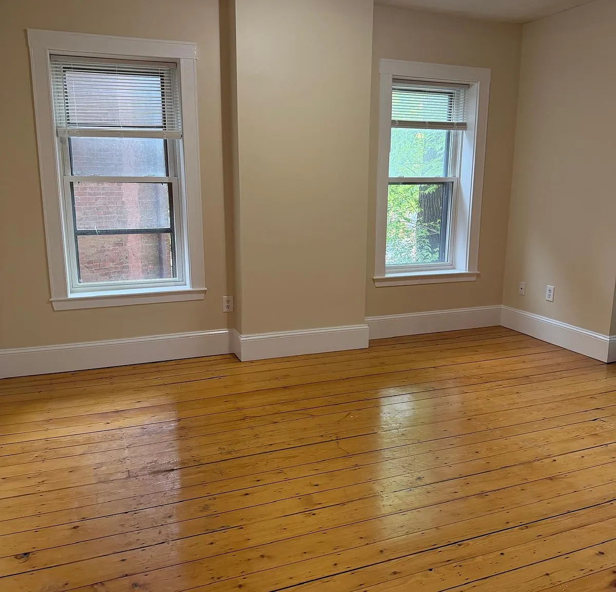 2 bed, 9999 sqft, $2,700 — Photo 2