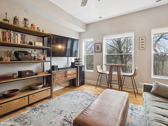 4th image of 7327 N Paulina St #2