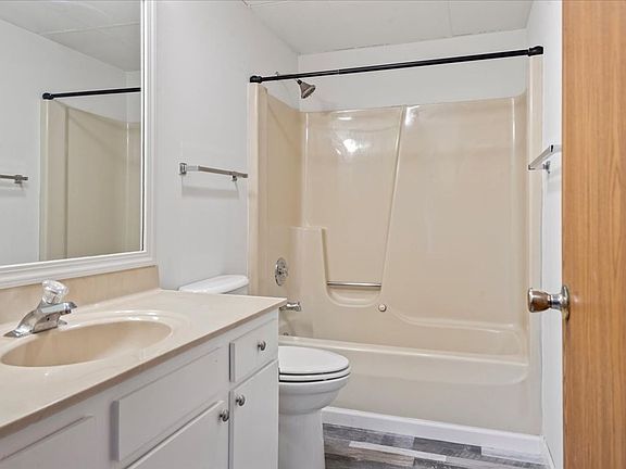 5th image of 400-424 S Durkin Dr #420-2