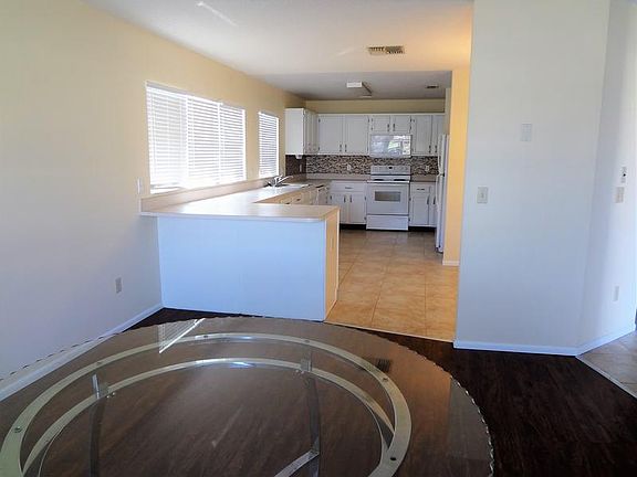 4th image of 4800 Jamaica Ln