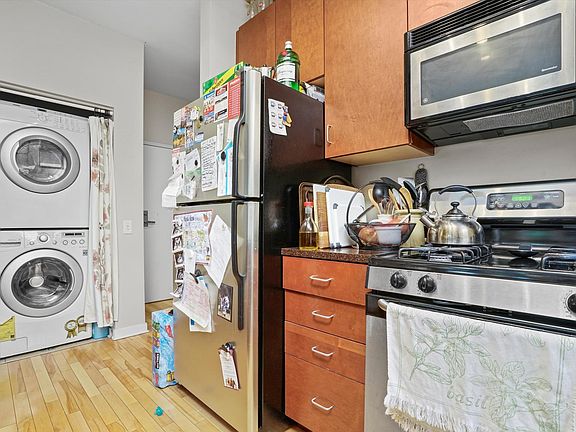 4th image of 1112 W Washburne Ave Unit 301