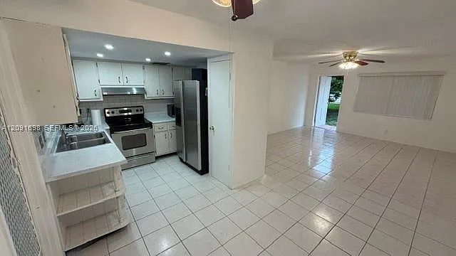 Royal Terrace Condominium — Photo 2