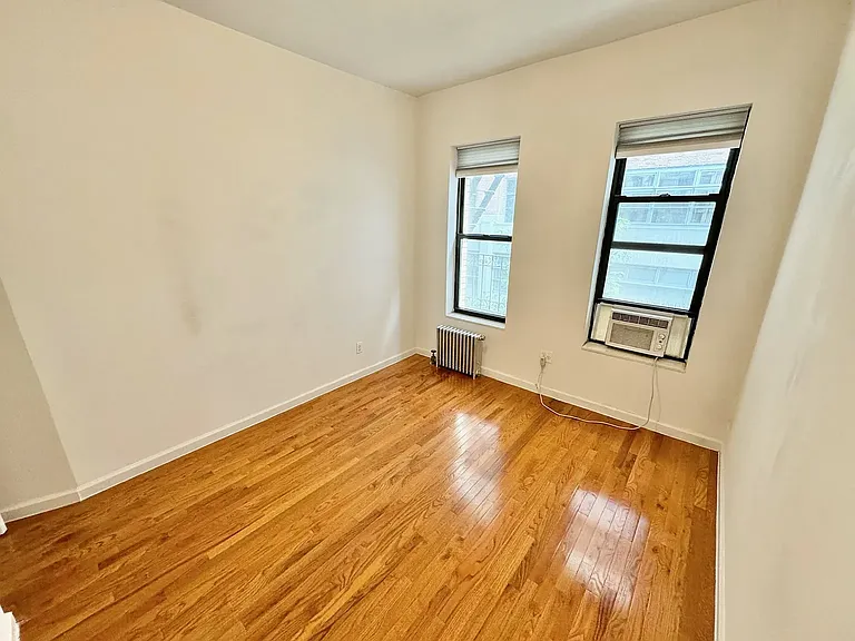 352 W 15th St #301 — Photo 4