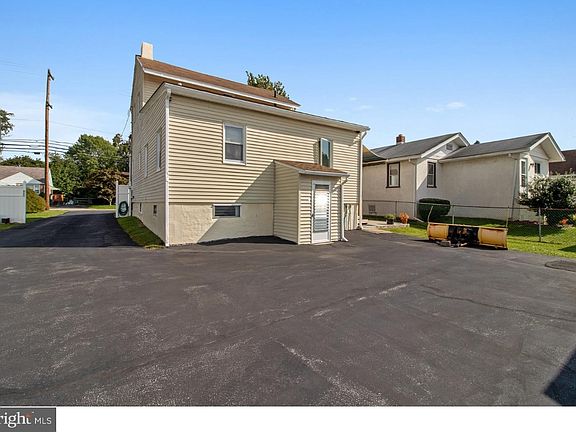 3rd image of 1039 Morton Ave