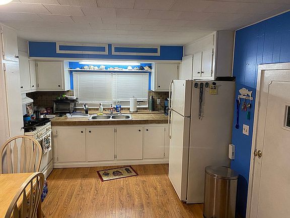 3rd image of 137 Oak Dr