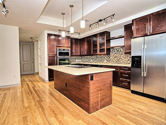 2nd image of 2523 Carlisle St #1050