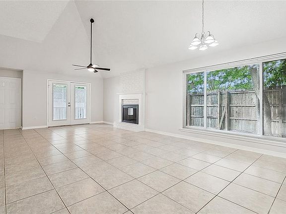 3rd image of 5 Hollycrest Blvd #5