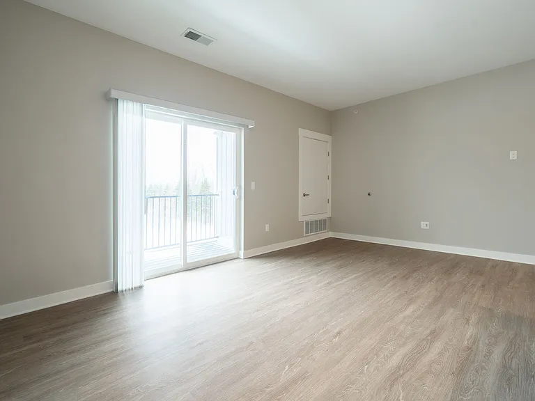8-web-or-mls-2111-heyboer-dr_12102024