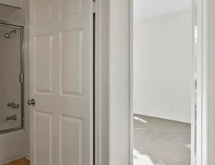1828 Purdue Ave #201 — Photo 8