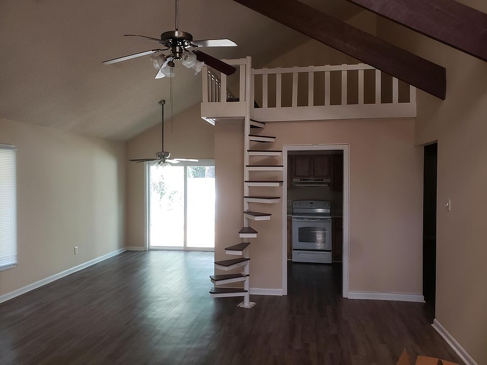 2nd image of 386 Hummingbird Cir #386