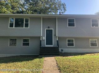 442 Redmond Ave, Oakhurst, NJ 07755