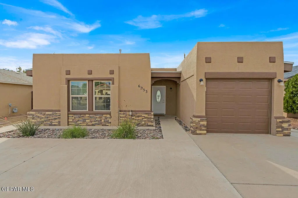 3 bed, 3.0 bath, 925 sqft, $1,595 — Photo 1