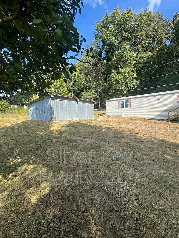 3 bed, 2.0 bath, $1,195 — Photo 3