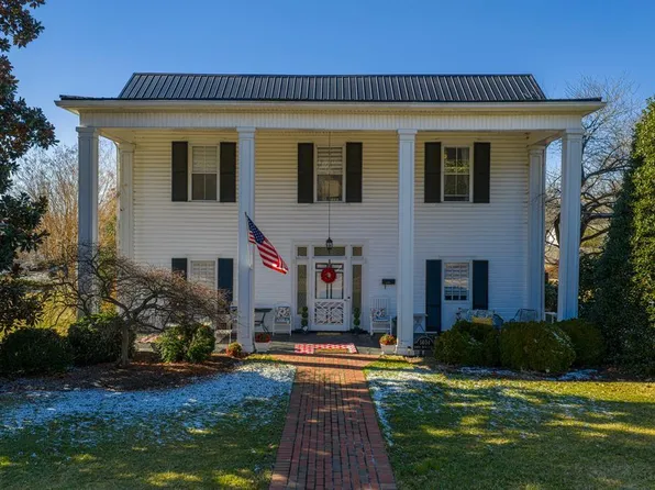 1404 N Main St, South Boston, VA 24592