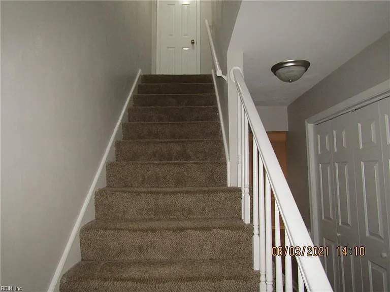 17 Colonial Way — Photo 11
