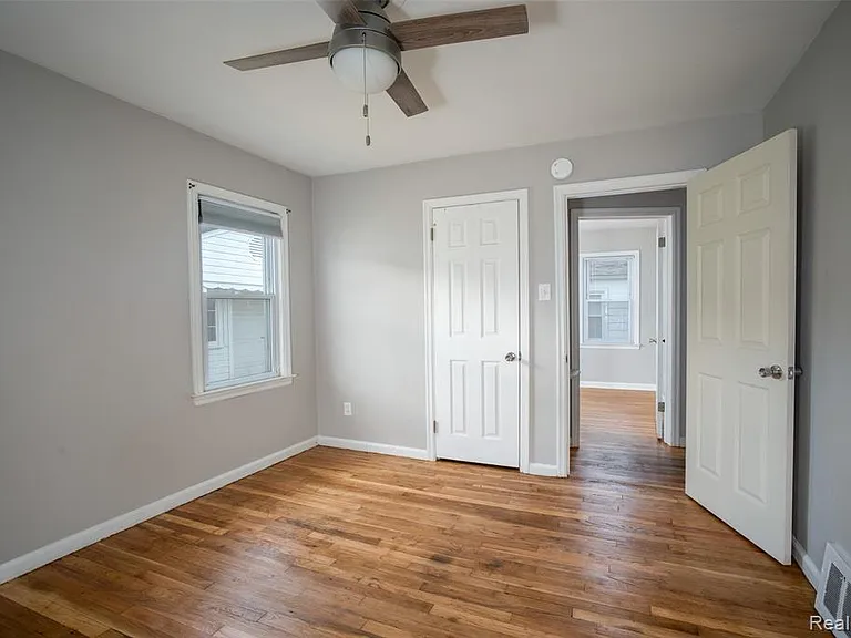 21328 Audette St — Photo 6