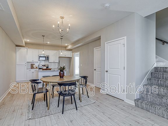 2nd image of 12424 S Parkwood Ln