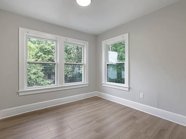 1768 Kent St — Photo 13
