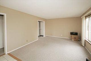 4th image of 223 Sydelle Ave