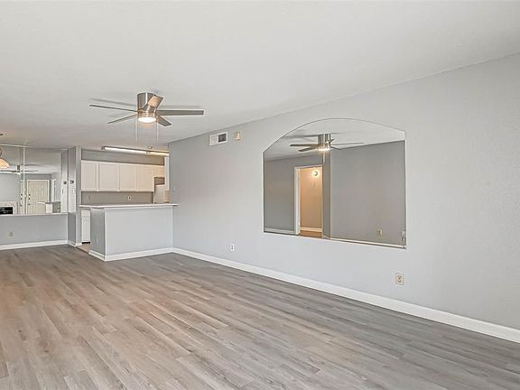 4th image of 8269 Creekbend Dr