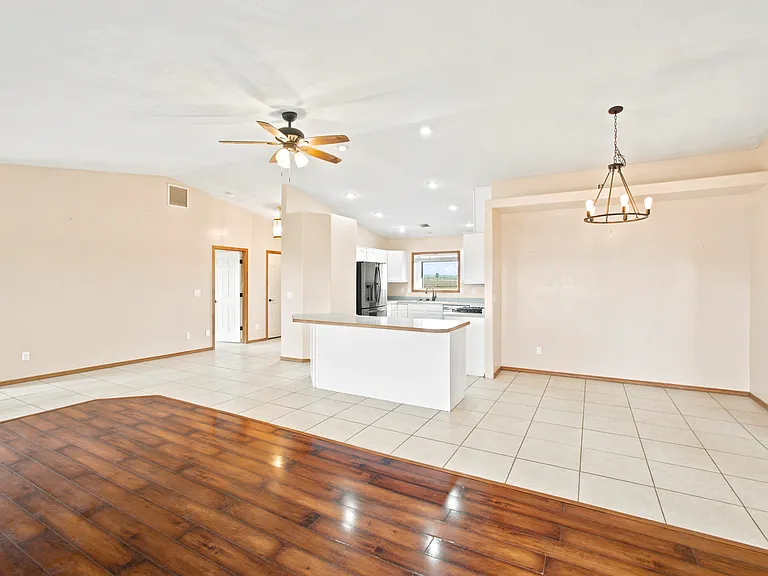 1895 S Yellow Brick Rd — Photo 2