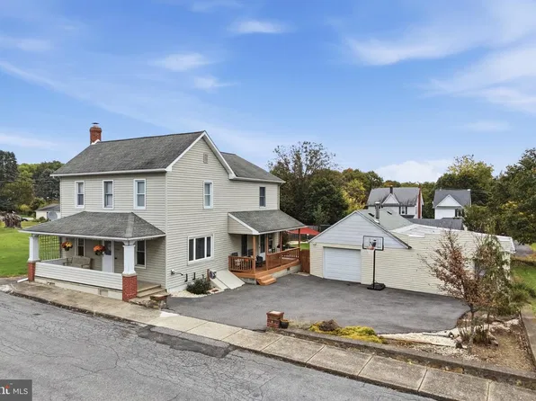 1482 N Pine St, Pen Argyl, PA 18072