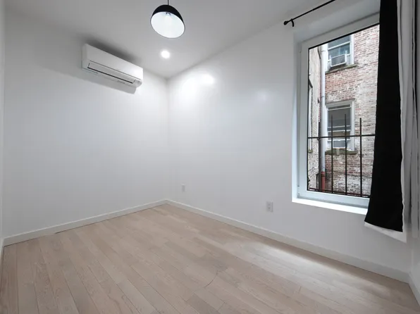 624 East 17th Street image 14 of 28